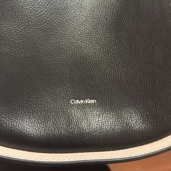 Calvin Klein - Picture 2 of 6